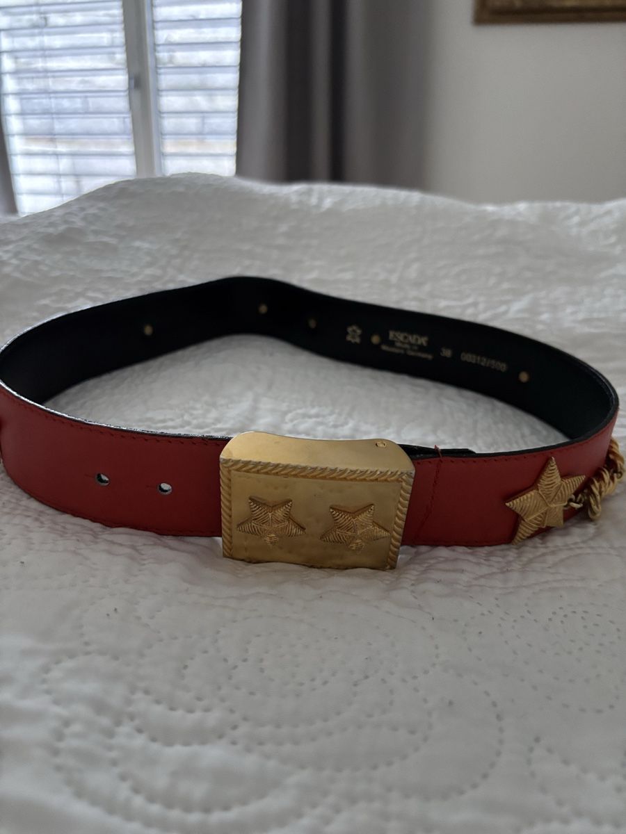 Escada Cinture: Escada Red Leather Belt w/ Stars & Chains – Usato da Buchrain venduto da Mr.Kim 8