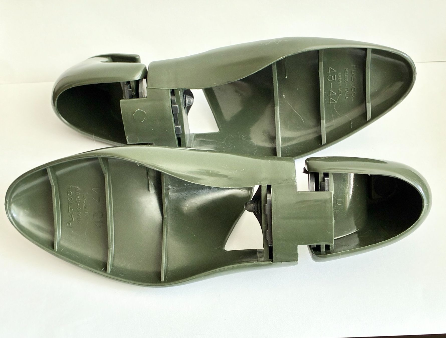 Scarpe da uomo: Vintage Kunststoff Schuhspanner "Faconnable" Milano Gr.43/44 – Usato da Kloten venduto da Nephty 4