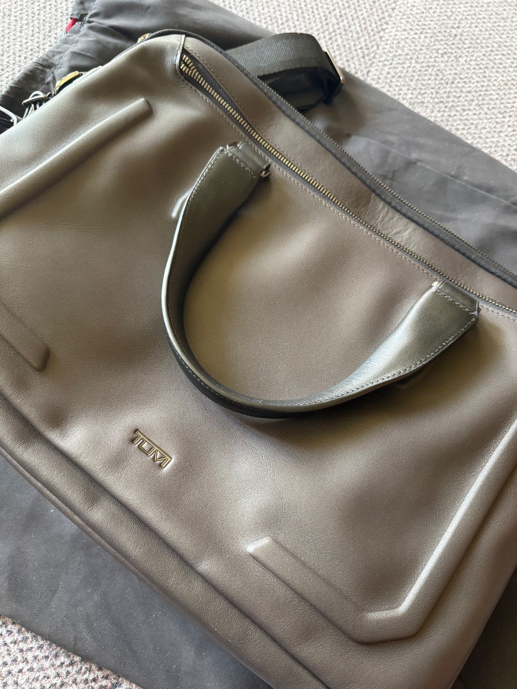 Tumi Borse: Tumi HARRISON Sycamore Slim Leather   CHF 800 – Nuovo (secondo la descrizione) da Unterseen venduto da SONY-CoolGo 8
