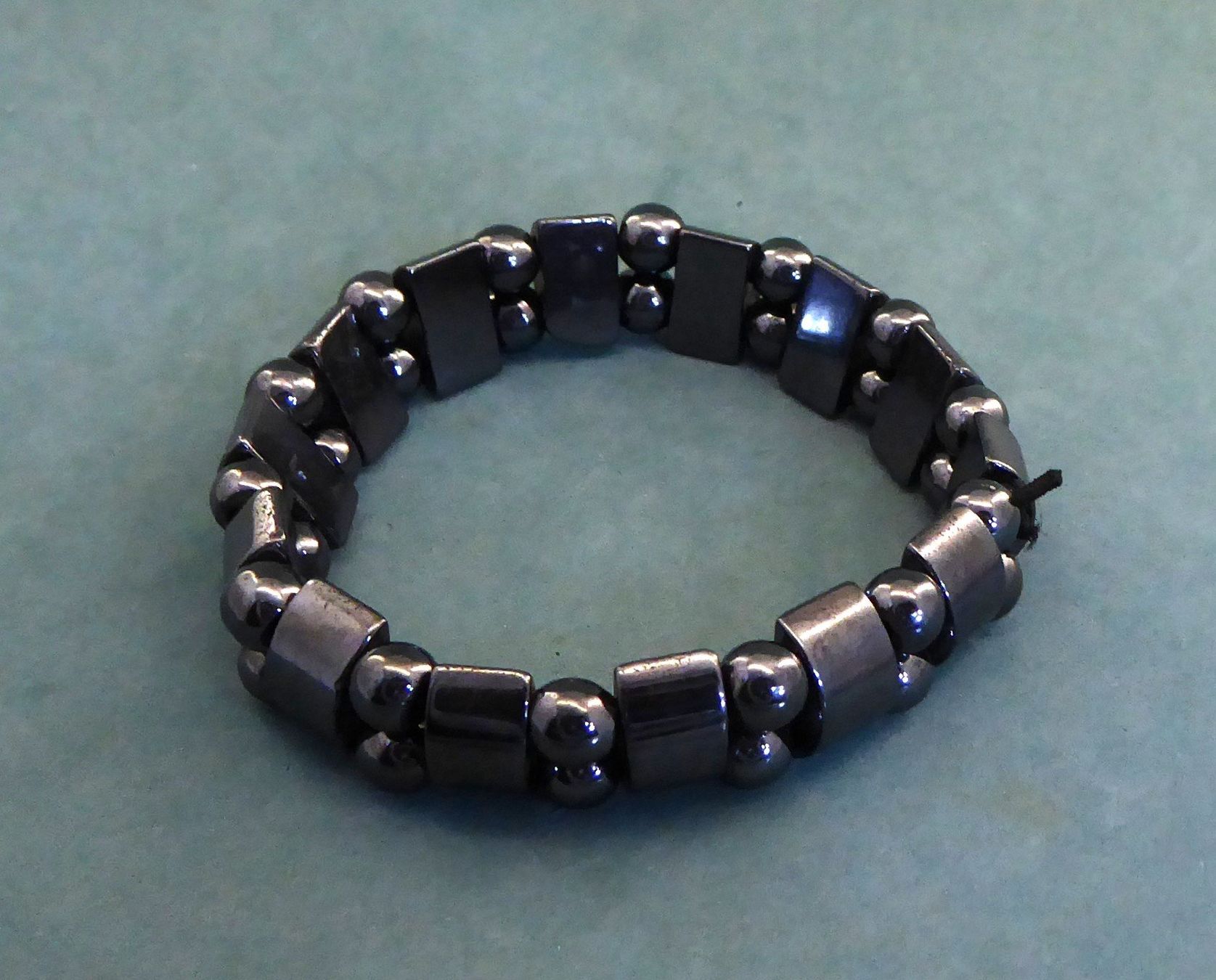 Bracciali & Braccialetti: Armband Hämatit Steine an Gummiband – Usato da Muri AG venduto da silvermouse007 2