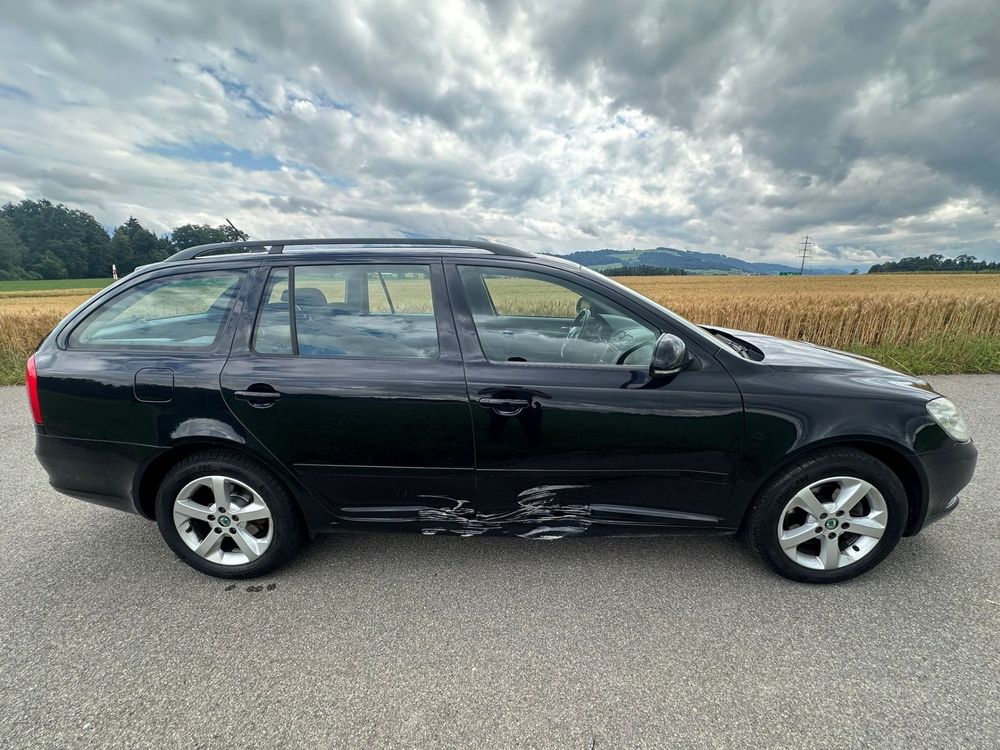 Skoda Automobili: SKODA Octavia Combi 1.8 TSI Elegance 4x4 – Usato da Hünenberg venduto da Auto-Klinik01 9