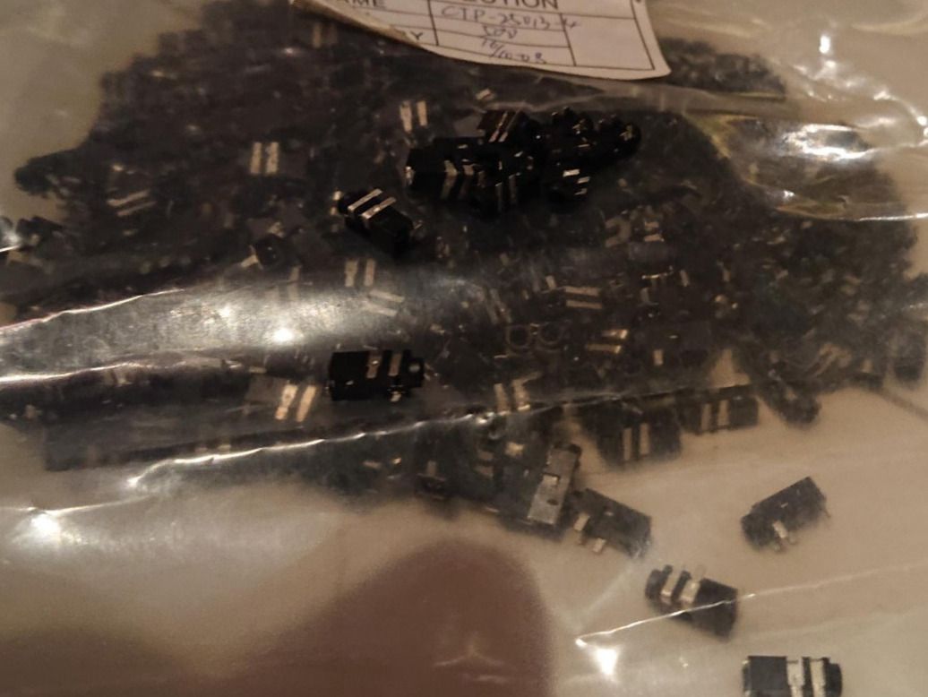 Composants électroniques: Ganzes Pack 2.5mm Jack, 4 Position Trough Hole – Neuf (Voir description) à Grenchen par Zombiepolizist