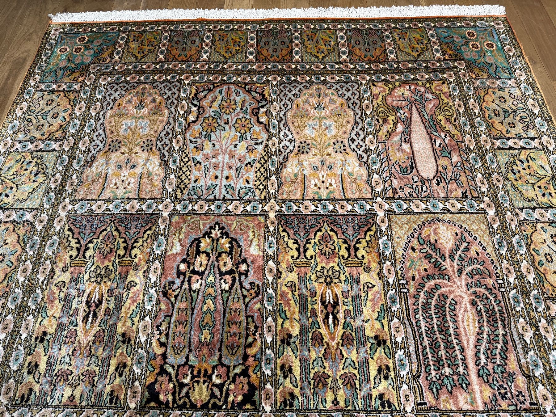 Tappeti: Wunderschöner grosser handgeknüpfter Seidenteppich – Usato da Bennau venduto da Mayer_Carpets 5