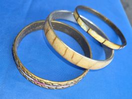 Lot Vintage Messing Armreifen mit Perlmutt, 3 Stk