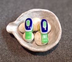 Ohrstecker Glas blau/gruen Ungetragen. Handgemachte Unikate