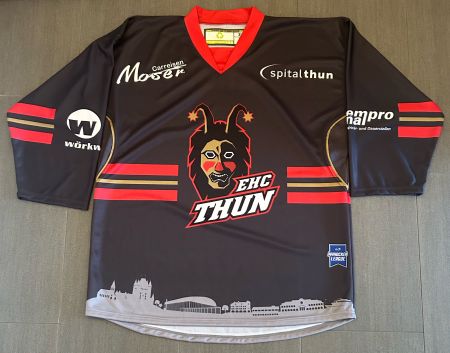 EHC Thun Trikot 2023/24 – von kompletter Mannschaft signiert