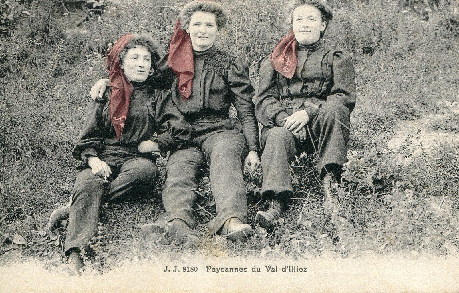 Cartoline postali: Paysannes du Val D'Illiez – Usato da Les Avants venduto da Jaman7