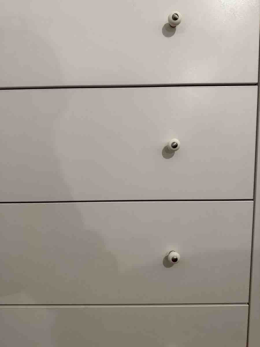 Ikea Cassettiere: Commode IKEA blanche à 5 tiroirs style scandinave – Usato da La Tour-de-Peilz venduto da JoVendSesAffaires 2