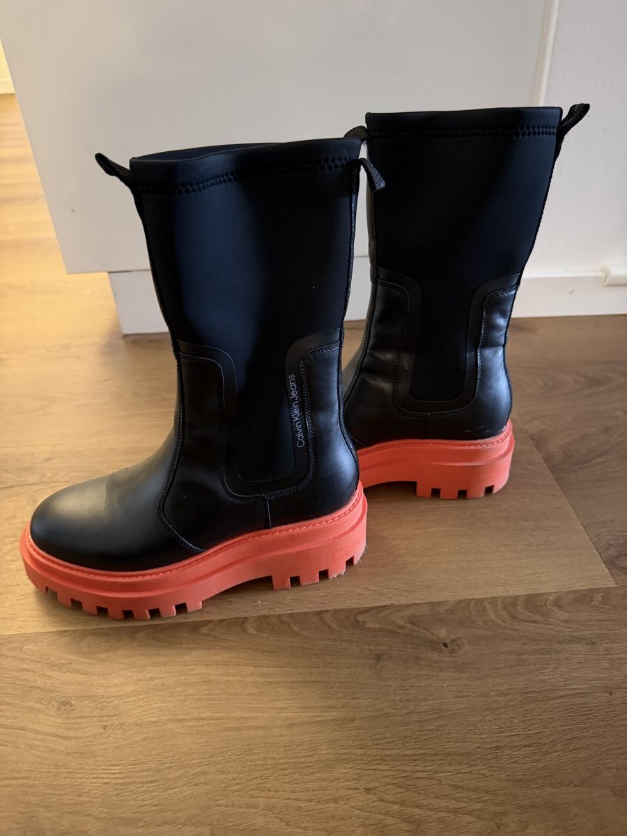 Calvin Klein Scarpe da donna: Calvin Klein Stiefel Schwarz Orange Grösse 36 – Usato da Gockhausen venduto da Lauvja 2