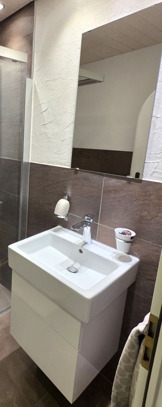 Badezimmermöbel: Lavabo komplett mit Spiegel – Gebraucht aus Wolhusen von satmin