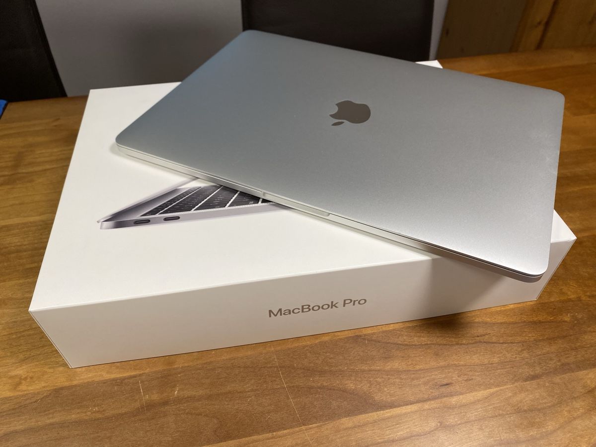 Apple Portables: MacBook Pro 13,3“ 256GB – D'occasion à Hombrechtikon par Loollaan 1