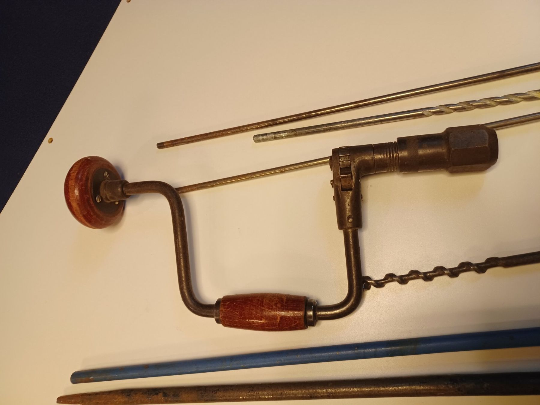 Tutti gli attrezzi: Hand Bohr Gerät mit diversen Bohrer – Usato da Rüfenacht BE venduto da zur_2s9l 1