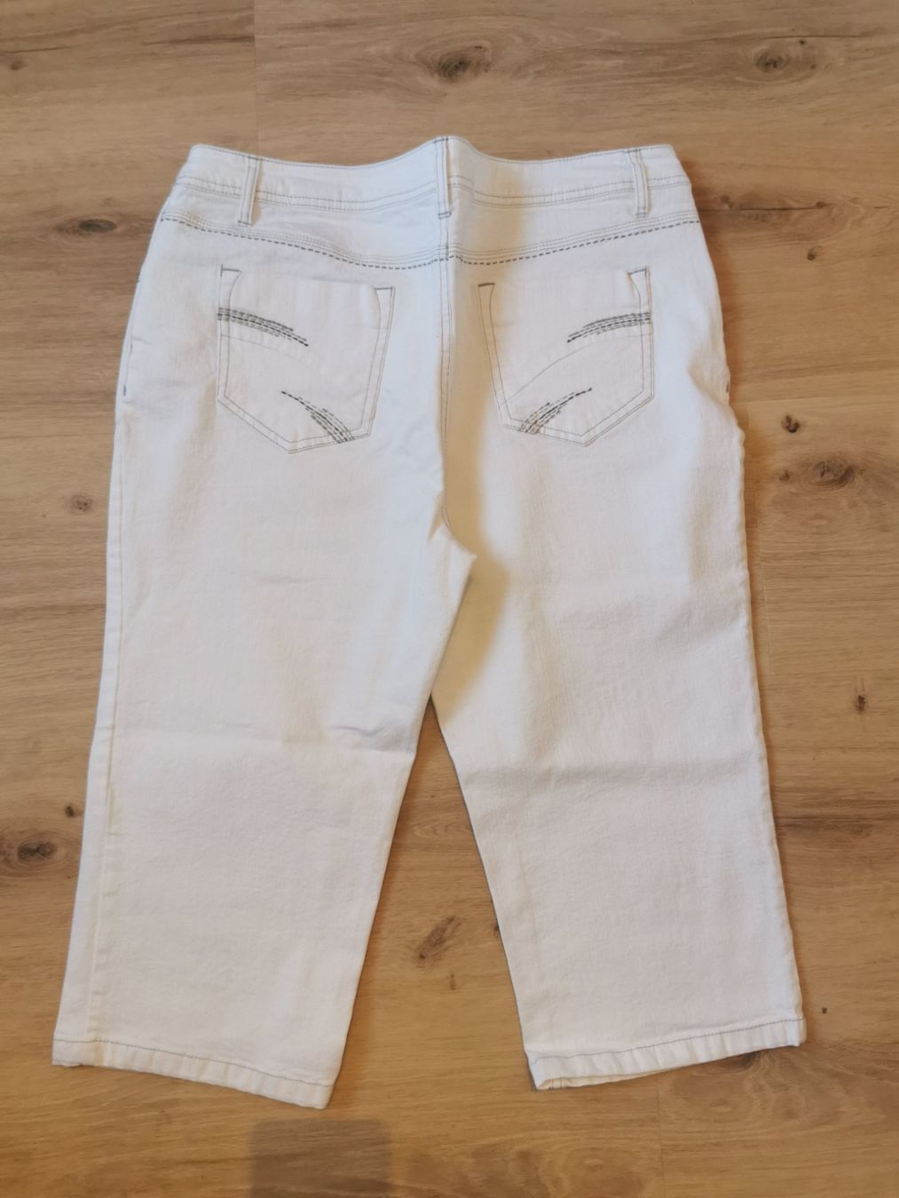Jeans: Damen Capri-Jeans – Gebraucht aus Grosswangen von Weidhof6 1