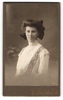 Fotografie H. Grau, Zug, Junge Dame mit 