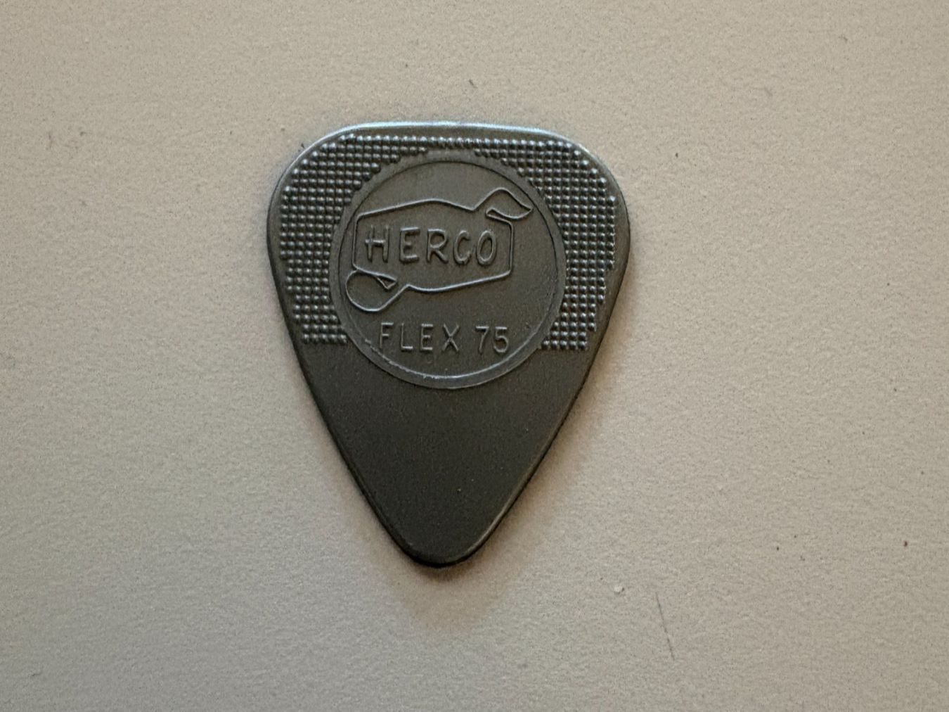 Strumenti musicali: Pick Gene Simmons KISS - 2008 München – Usato da Wetzikon ZH venduto da tuningschmiede
