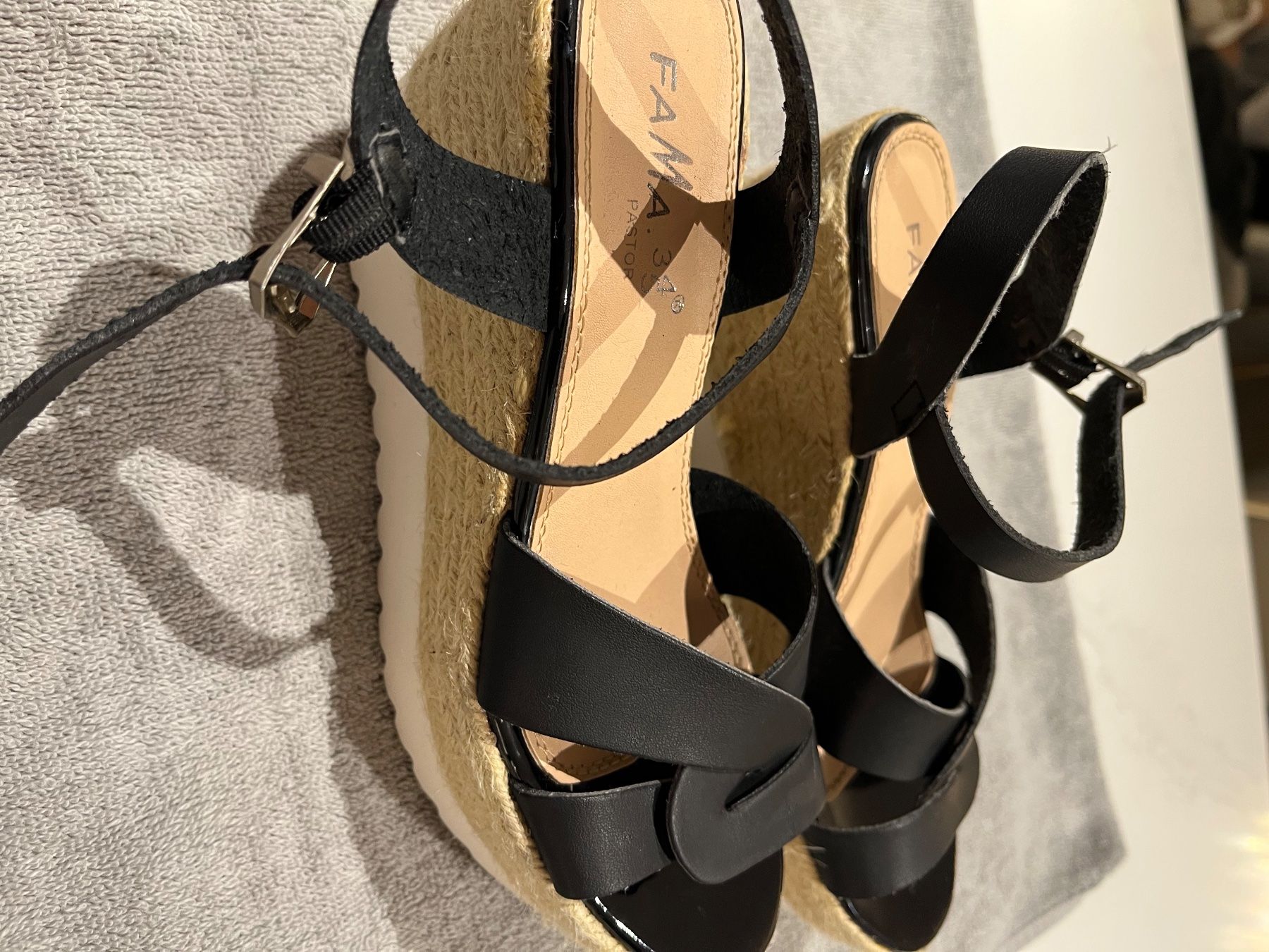 Scarpe da donna: Sandalen schwarz Gr 37 mit hohem Absatz – Nuovo (secondo la descrizione) da Hinwil venduto da dire07 2