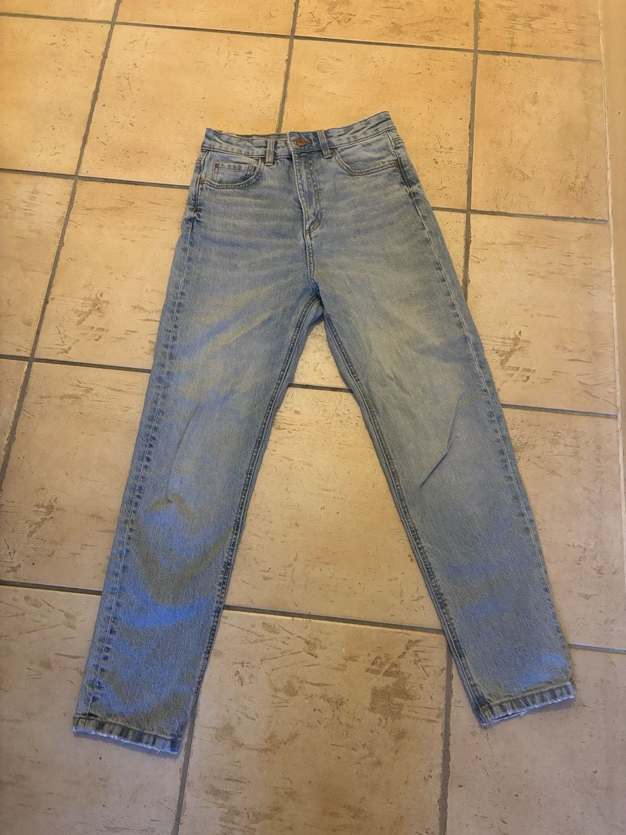 Jeans: Jeans reserved – Neu (gemäss Beschreibung) aus St-Légier- La Chiésaz von anh_9289
