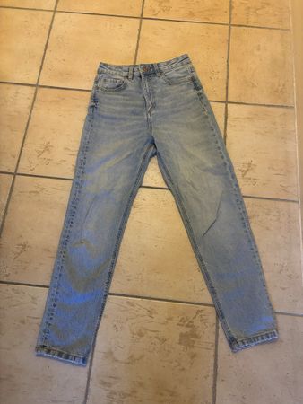 Jeans reserved