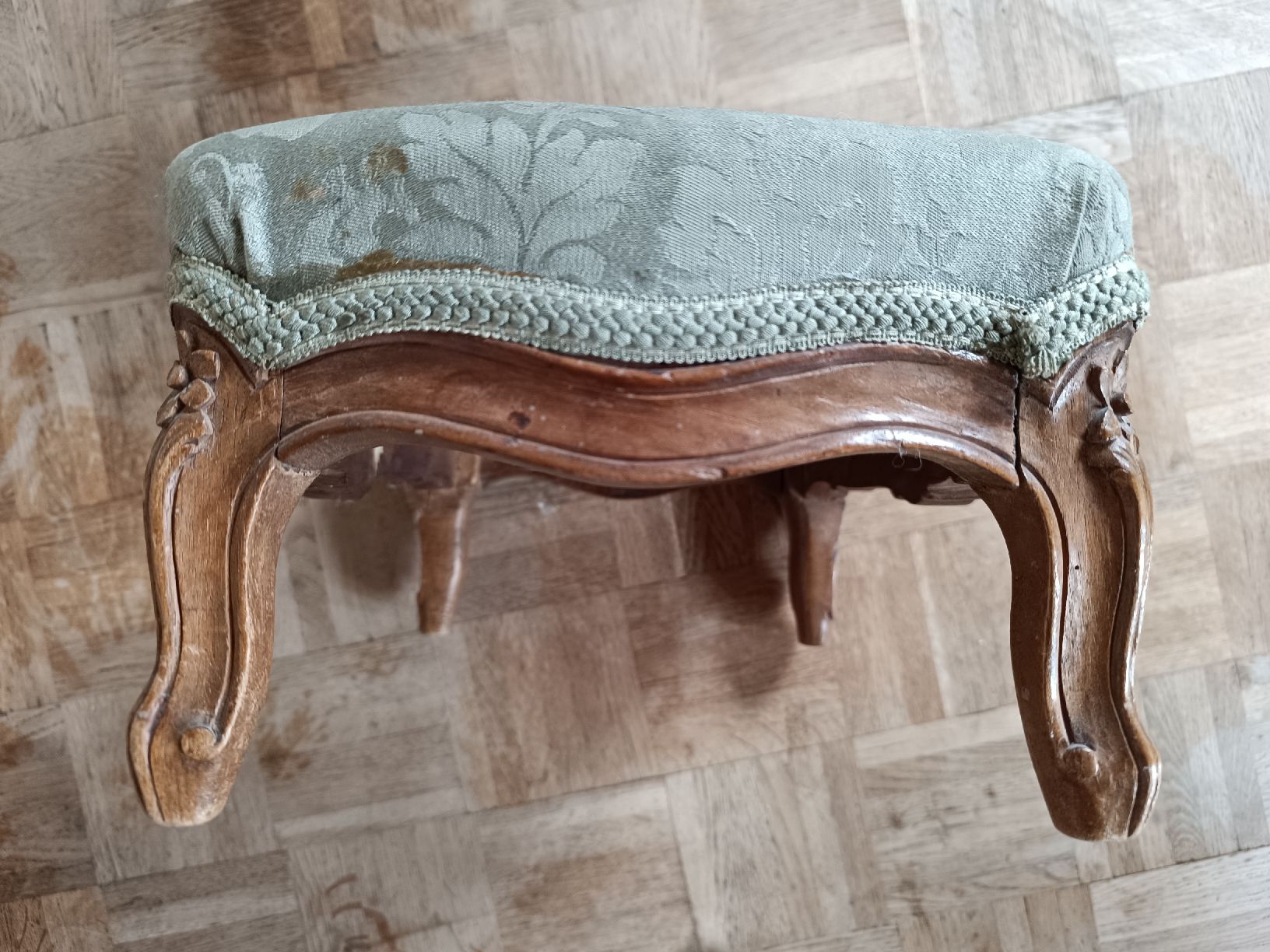 Articoli in legno: Repose-pied style Louis XV – Usato da Cossonay-Ville venduto da Aryann34 2