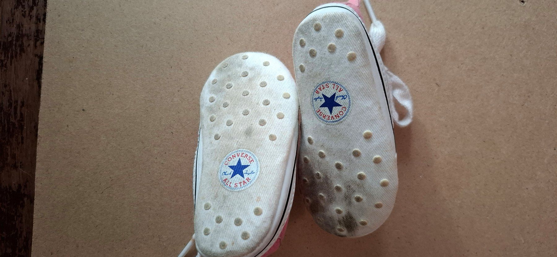 Converse Scarpe per ragazzi: Pantoufle Converse rose bébé 3/6mois, taille 18 – Usato da Lausanne venduto da GeoTrouvetou1952 2