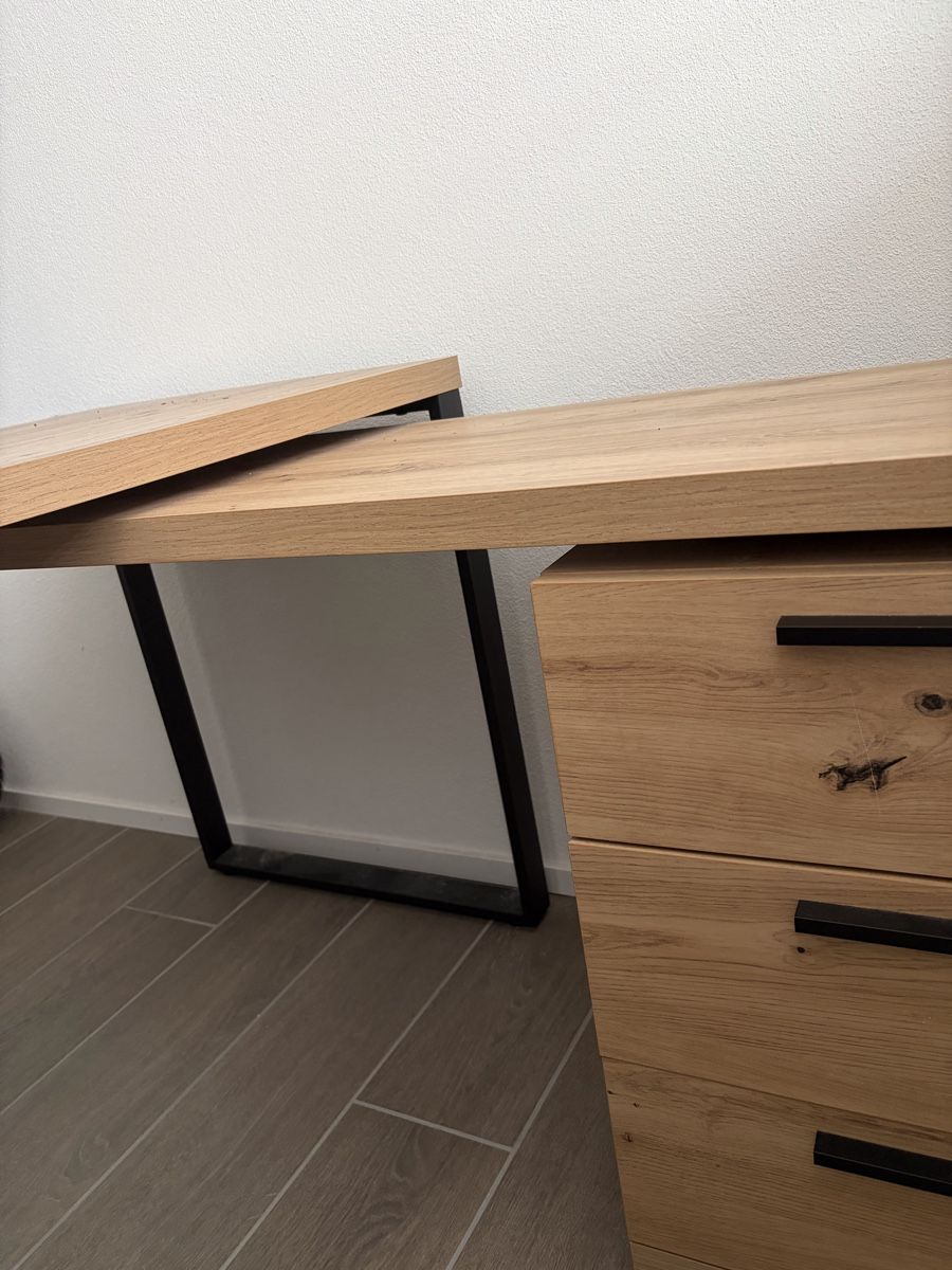 Schreibtische: Bürotisch (Ecktisch) – Gebraucht aus Dietlikon von car_t7pd 7