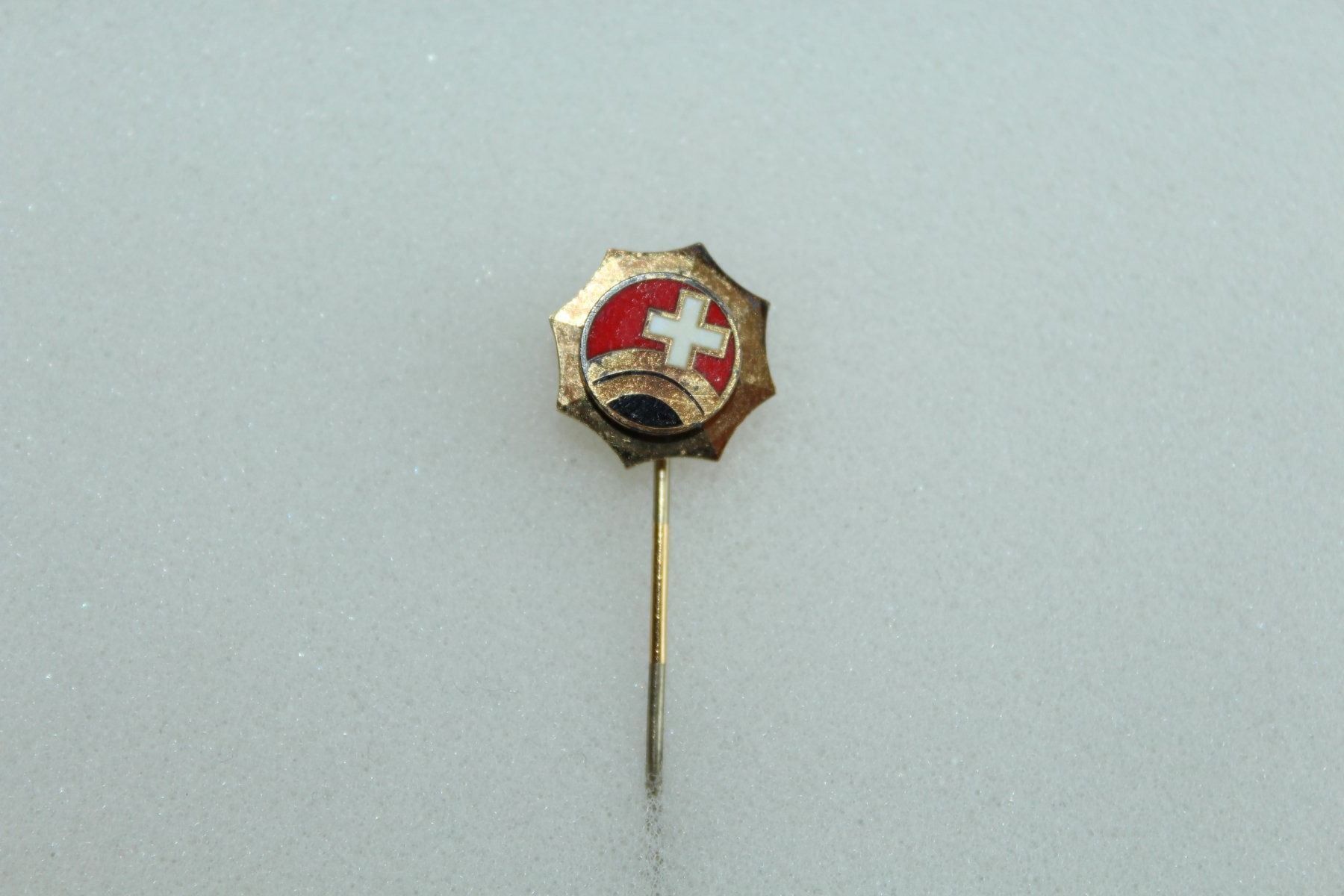 Placchette & Badge: Anstecknadel – Usato da Kriens venduto da Wolly85