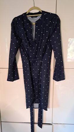Neues Sommerkleid mit Punktmuster, Grösse M,