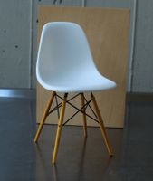 Original Vitra DSW Eames Miniatur Design Stuhl von 1950