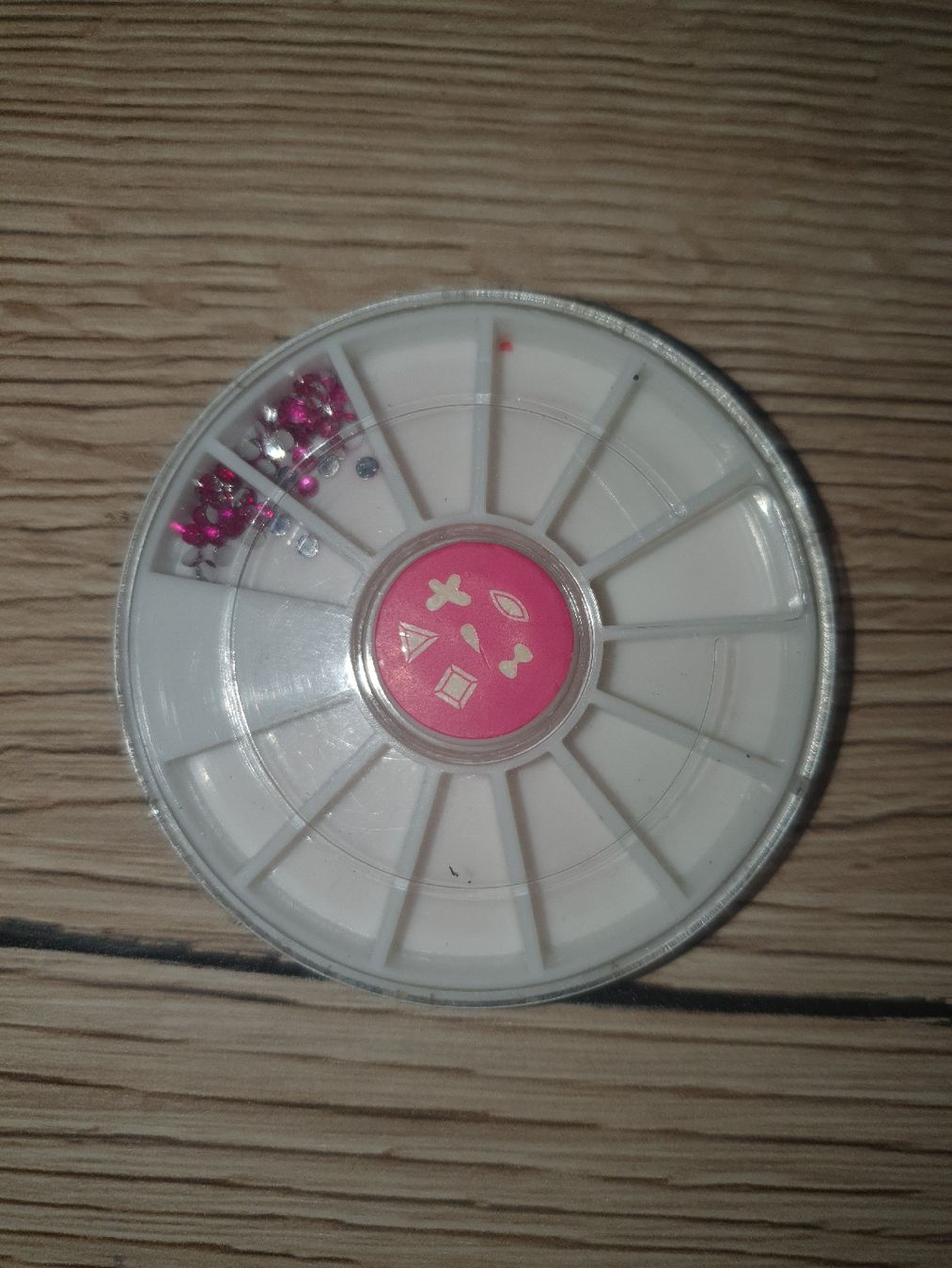 Smalto per unghie: Nagel Steinchen – Usato da Moosseedorf venduto da Sonnenschein.. 1