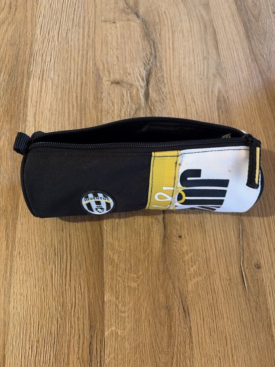 Schüler-Etuis: Juventus Etui schwarz gelb – Gebraucht aus St. Gallen von nic_xky9 1