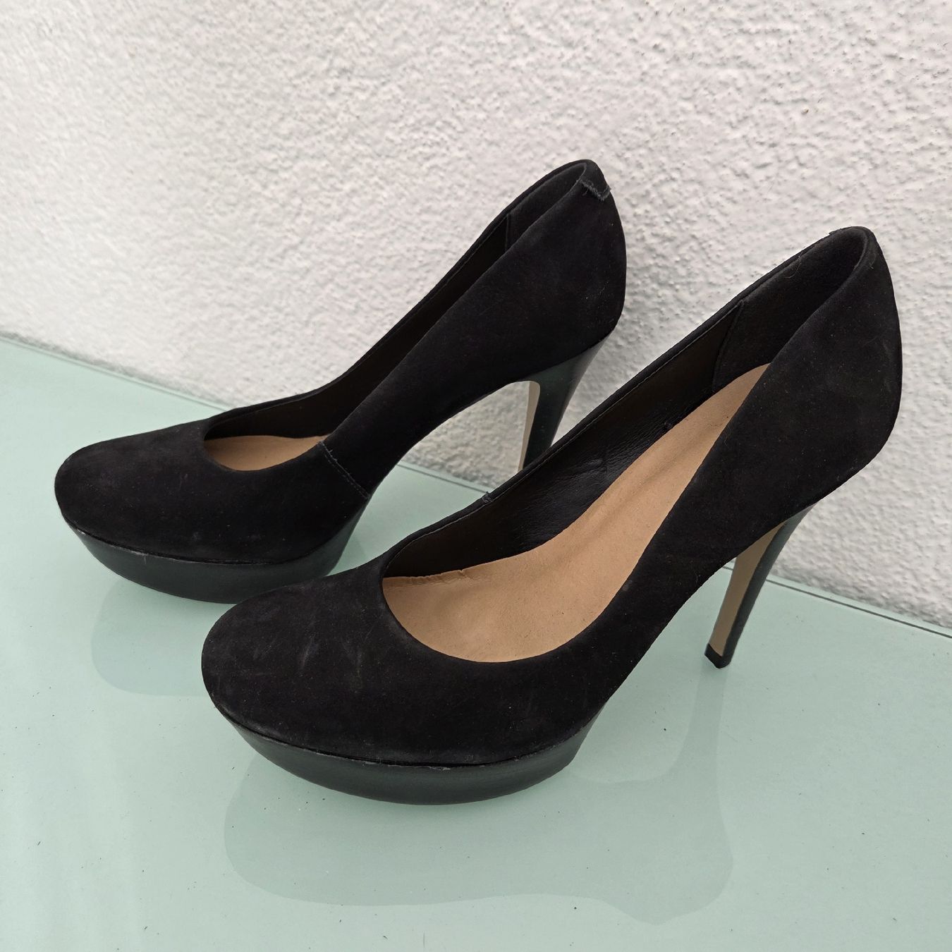 Scarpe da donna: Escarpins noirs en daim, taille 38, élégants et confortables – Nuovo (secondo la descrizione) da Monthey venduto da Bubuline 1