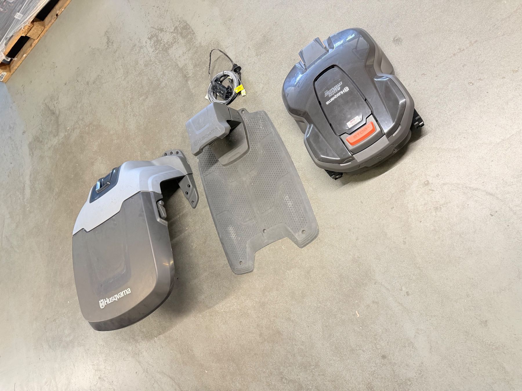 Husqvarna Tondeuses à gazon: Husqvarna AutoMower 305 mit Garage – D'occasion à Lenzburg par billistar 6