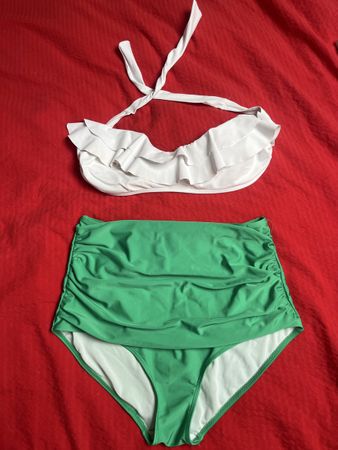 Bikini Grösse L grün Rüschen Sommer Strand Figurbetont