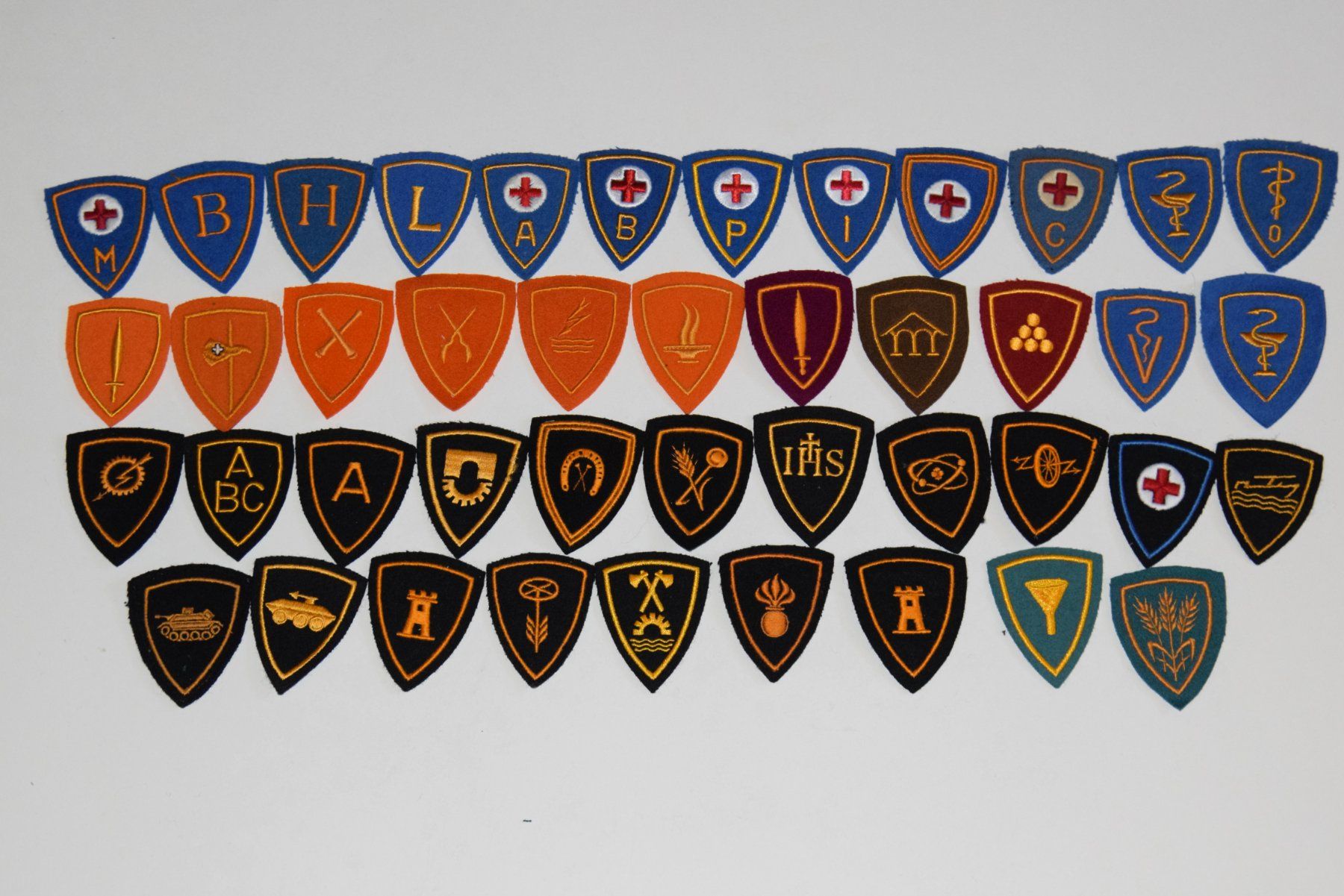 Schweizer Armee Patches: Abzeichen der Schweizer Armee – Gebraucht aus Weiningen ZH von Gubristtunnel