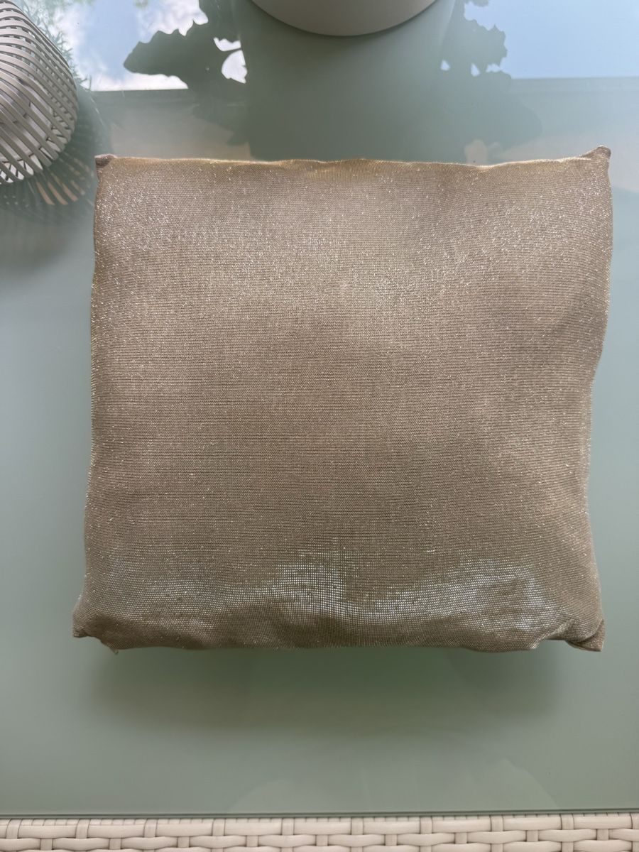 Cuscini: Kissenhülle mit Glitzer effekt, beige – Usato da zürich venduto da Bailey17 1