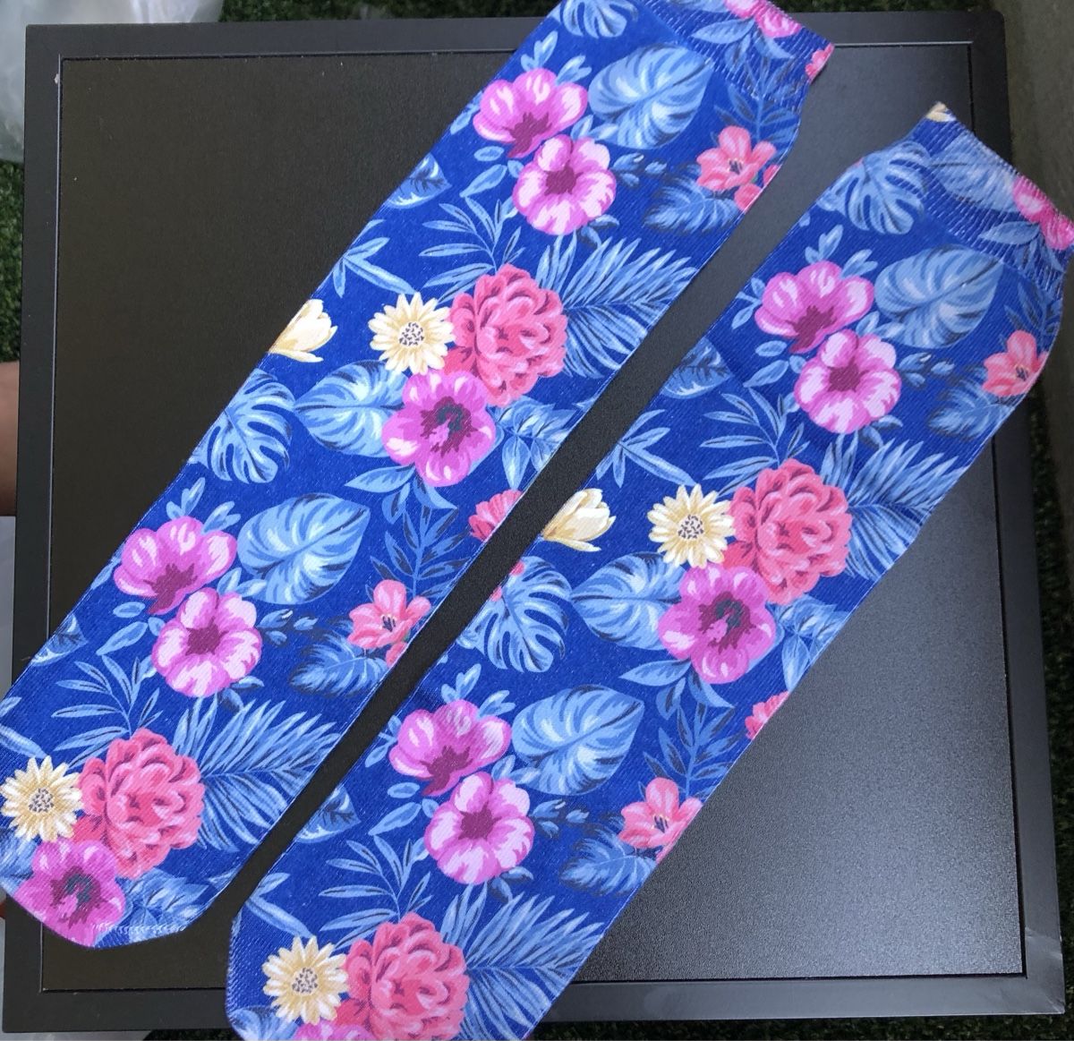 Socken: Onesize Socken/Stülpen mit Blumenmuster blau neu – Neu (gemäss Beschreibung) aus St.Gallen von nitka. 2