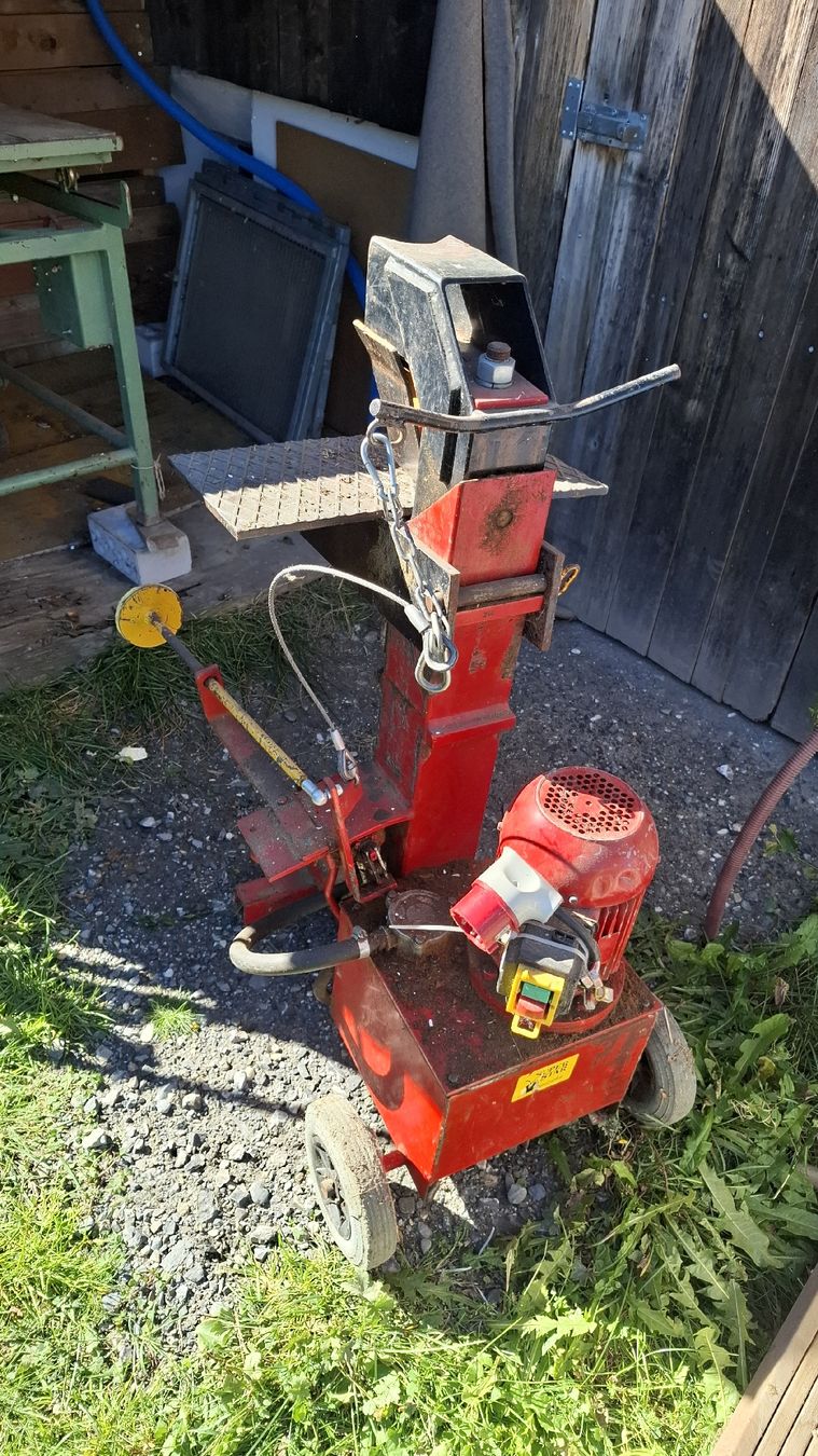 Tutte le macchine: Holtzspaltmaschine – Usato da Davos-Platz venduto da sango03 3