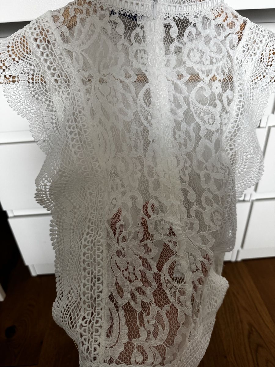 Only Blusen: Spitzen Oberteil weiss – Gebraucht aus Schaan von kri_tsw8 5