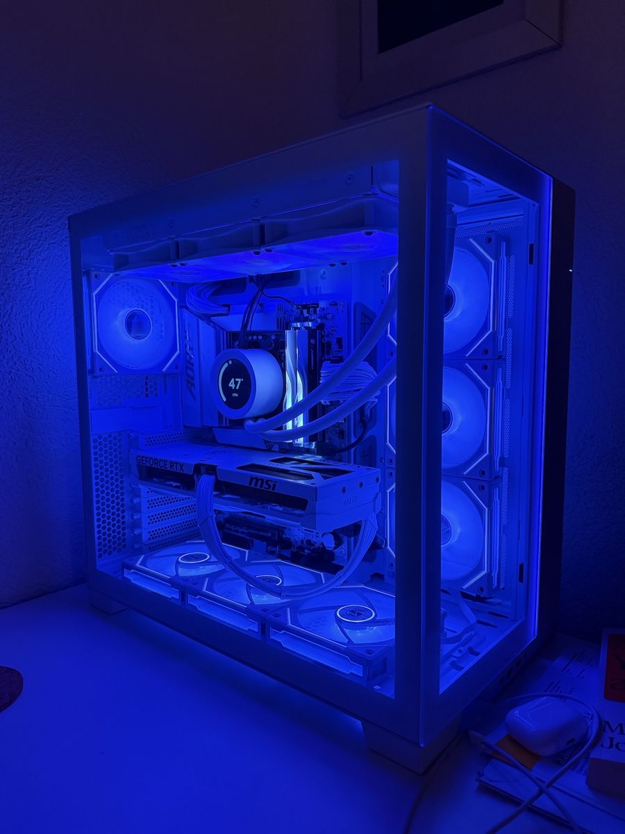 PC: Gaming PC - White / RGB – Nuovo (secondo la descrizione) da La Conversion venduto da ron_jgr8