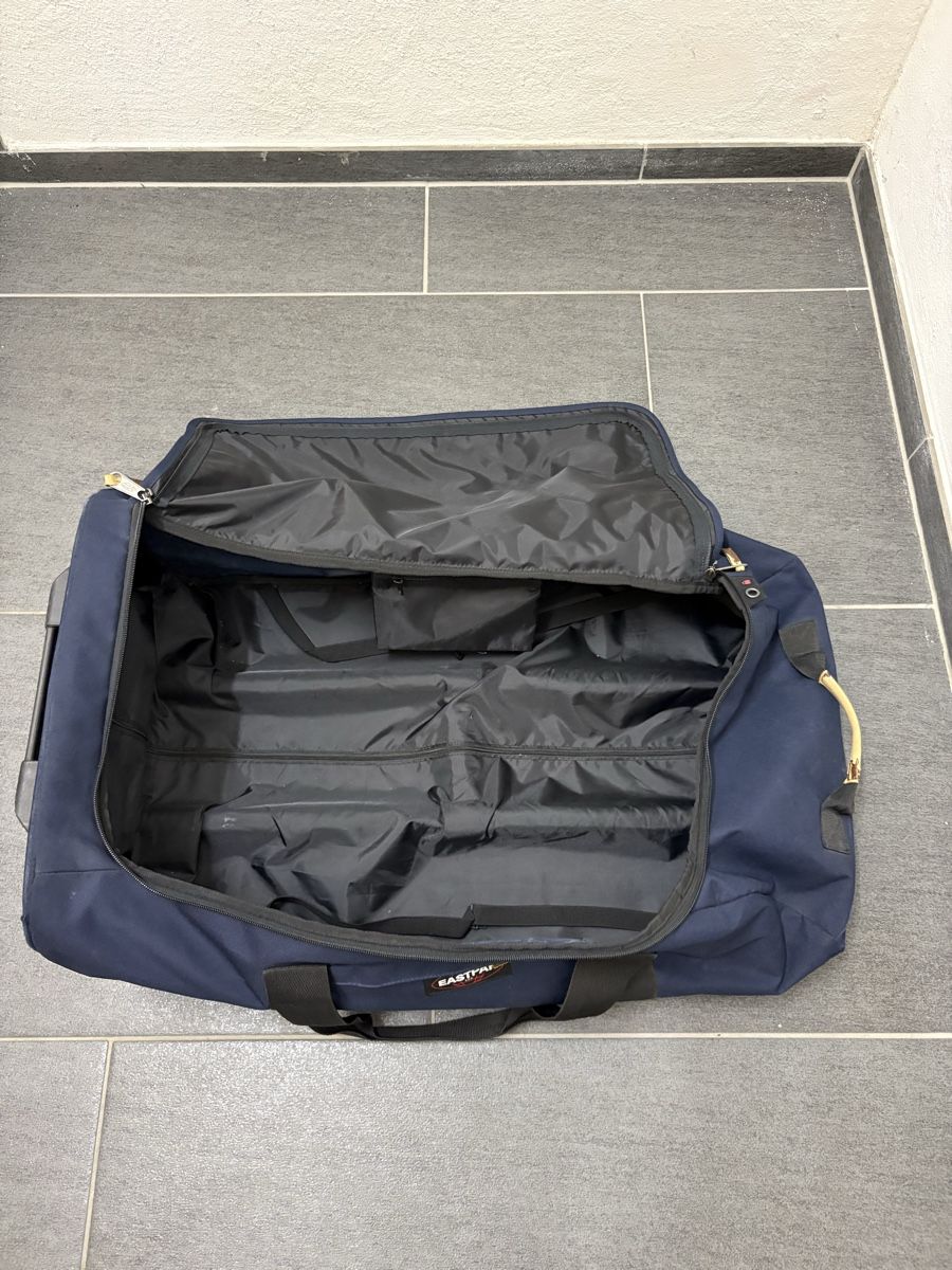 Eastpak Reisekoffer: Travel Trolley Eastpak – Gebraucht aus Zürich von henridv 5