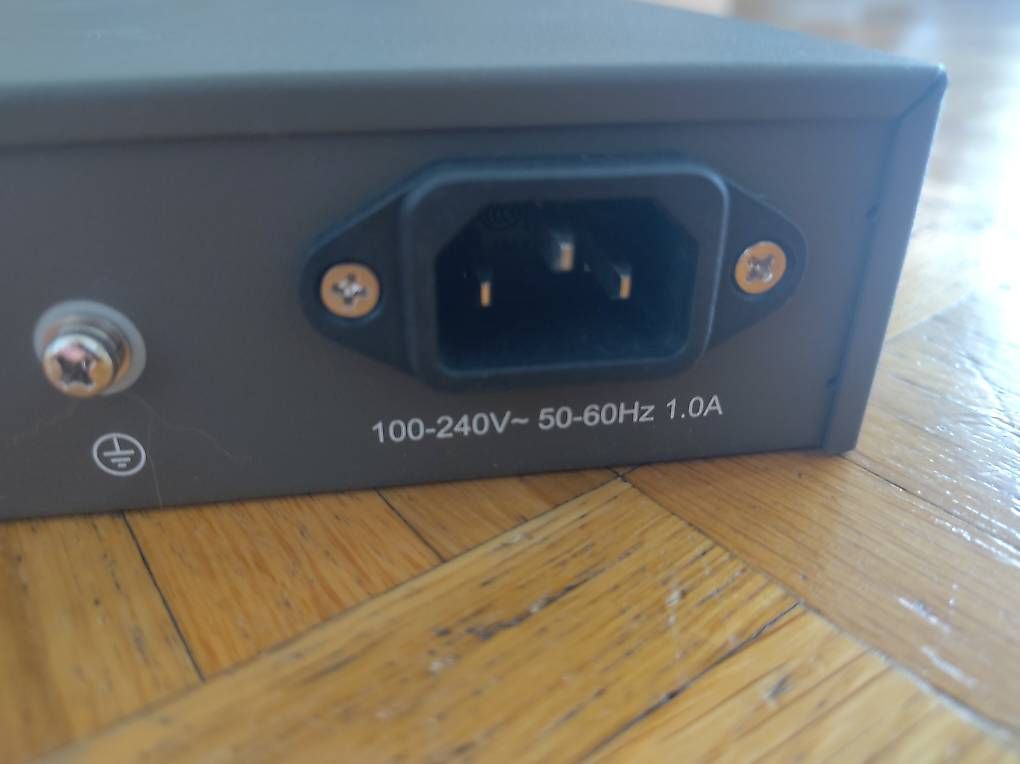 TP-Link Hubs & Switches: 48 Port Gigabit Switch - TP-Link TL-SG1048 – Gebraucht aus Wohlen AG von gnabbr 2