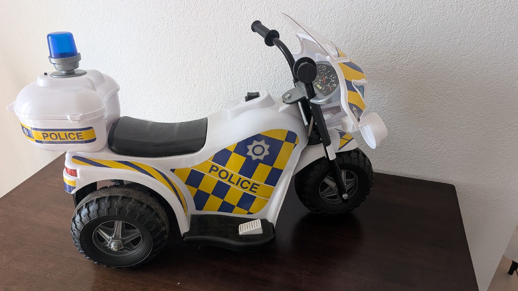 Véhicules pour enfants: Kinder Polizeimotorrad mit Akku und Ladegerät – D'occasion à Rorschach par Obi-Wan85 3