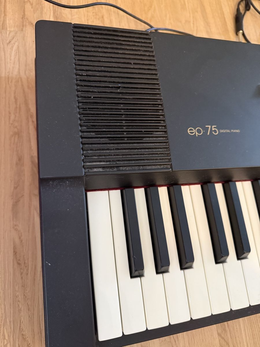 Roland Instruments de musique: Piano numérique Roland EP 75 – Défectueux à Kloten par Mumiiin 1