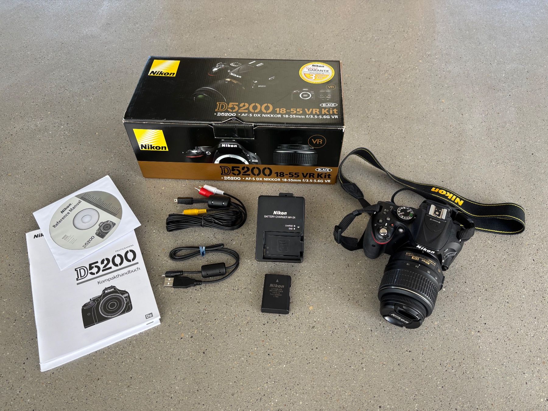 Nikon Fotocamera: Nikon D5200 Spiegelreflexkamera mit 18-55mm Objektiv – Usato da Heerbrugg venduto da delpietro