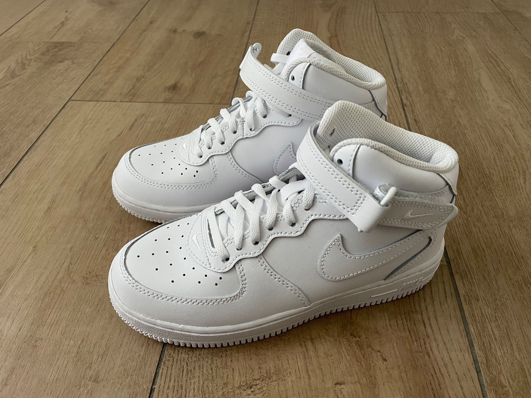 Nike Scarpe per ragazzi: Nike Force 1 Mid Gr. 35 NEU – Nuovo e nell'imballaggio originale da Waltenschwil venduto da hansnine