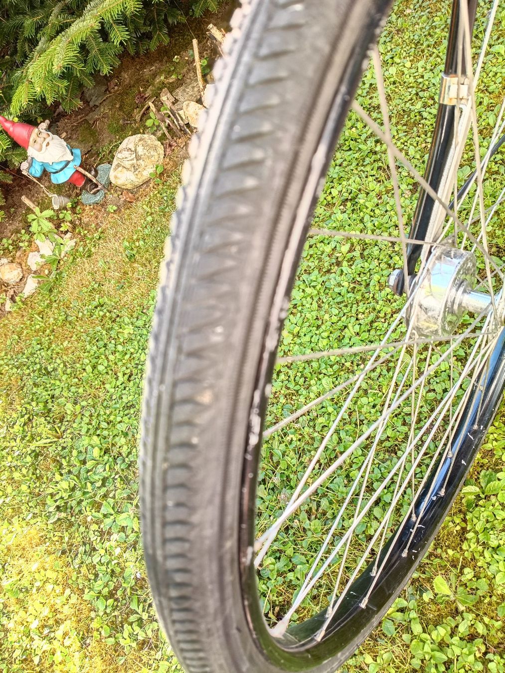 Pneumatici & Ruote complete: zwei gebrachte Militärvelo Pneus, – Usato da Ormalingen venduto da Farnsburg 1