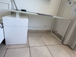 Schreibtisch