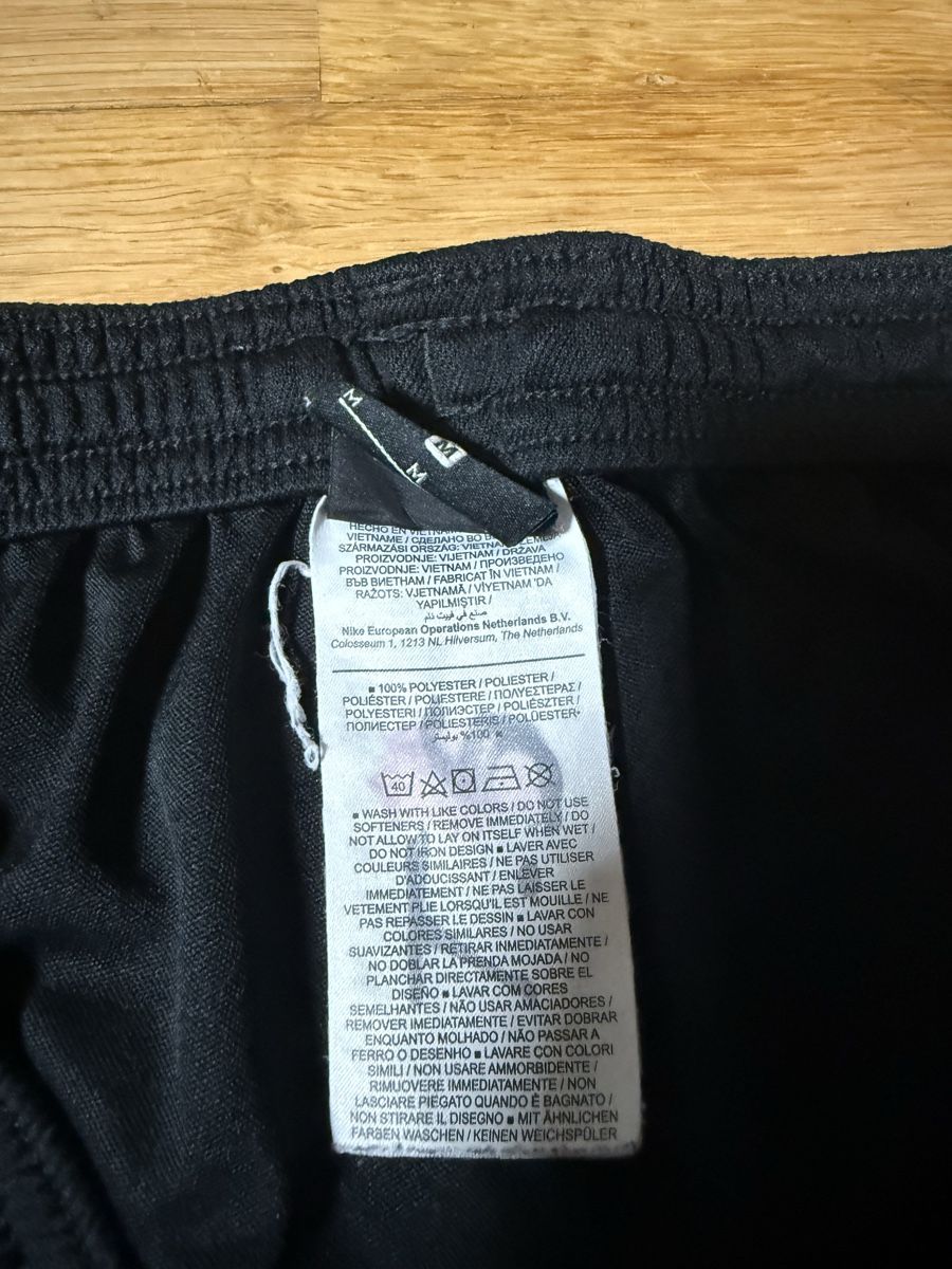 Nike Pantaloni: Nike Hose Sport schwarz Grösse M – Usato da Winterthur venduto da GinaMila 2