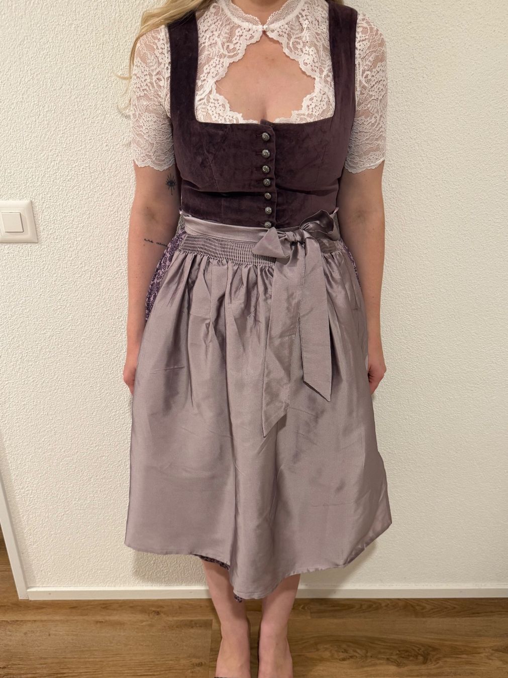 Kostüme: modernes Dirndl von Stockerpoint Grösse 38 / inkl. Bluse – Neu (gemäss Beschreibung) aus Lachen SZ von pfingstroseMN