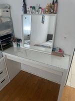 Schminktisch IKEA Malm weiss mit Spiegel und Wandleuchter